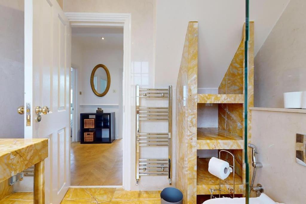 -air Con- Premium House - Prime Location *