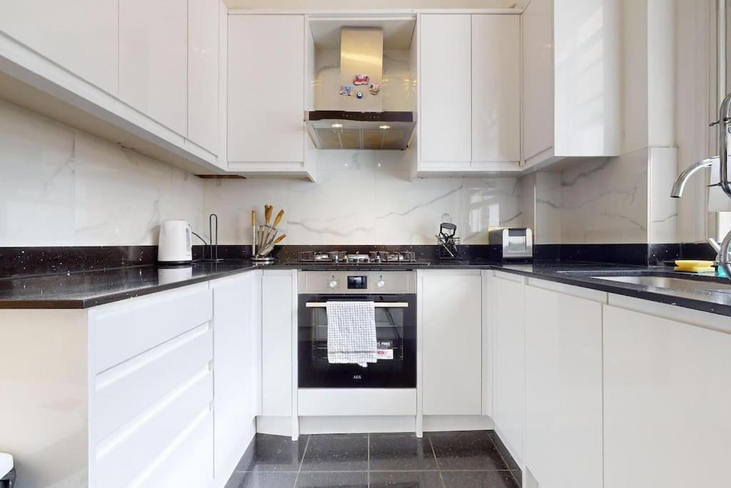 -air Con- Premium House - Prime Location Holiday home London
