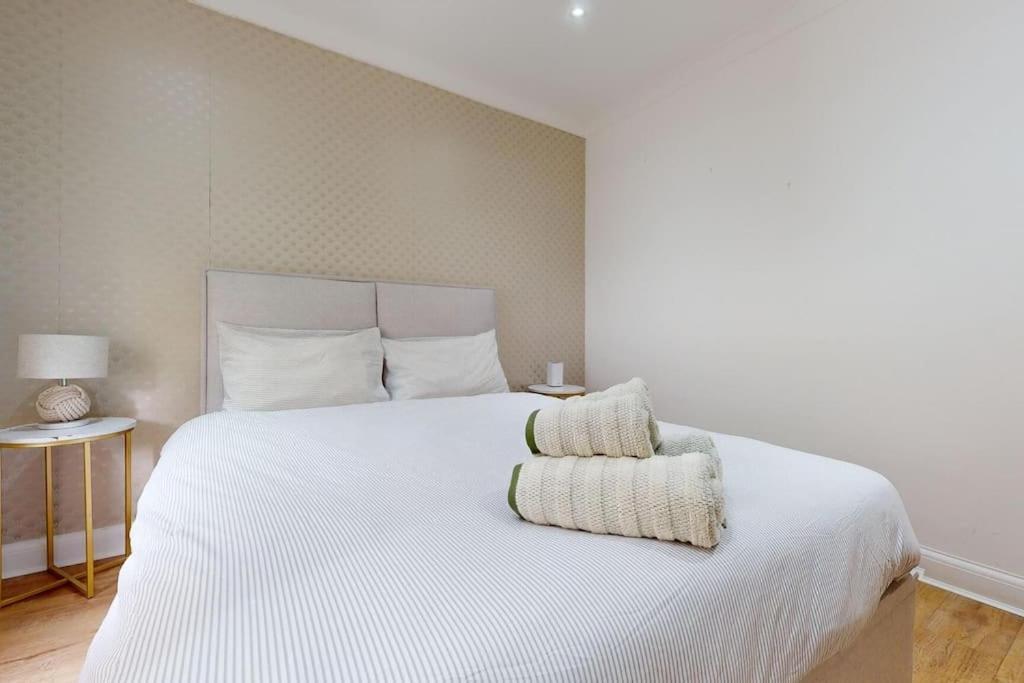 -air Con- Premium House - Prime Location * London