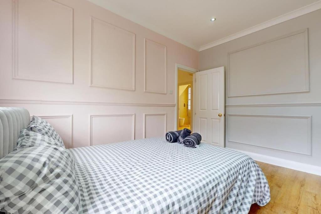 Holiday home -air Con- Premium House - Prime Location London