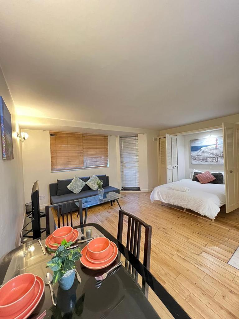 Chelsea Studio - Sleeps 4 - Near Cromwell Hospital Lejlighed