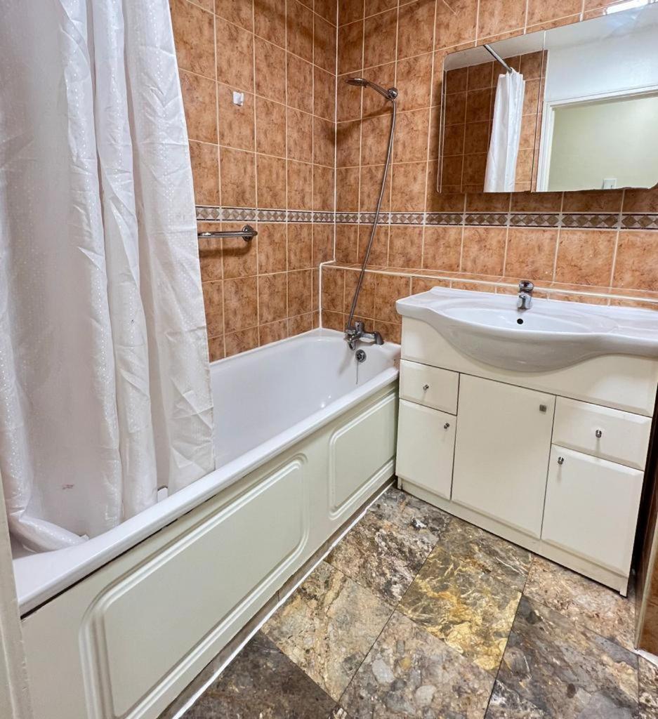 Chelsea Studio - Sleeps 4 - Near Cromwell Hospital