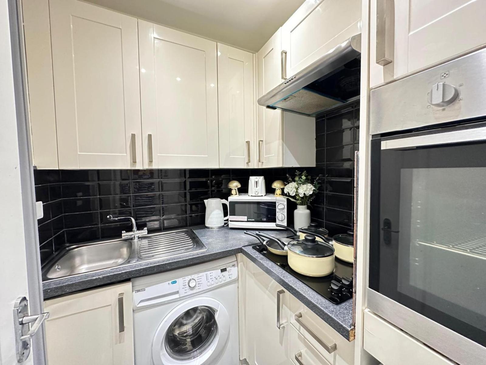 Apartment Stylish 1 Bedroom In Central *