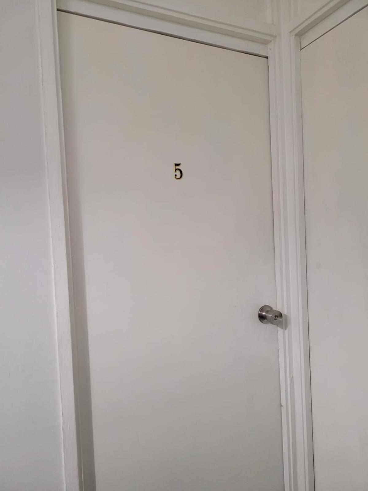 Guest house Egholiday London