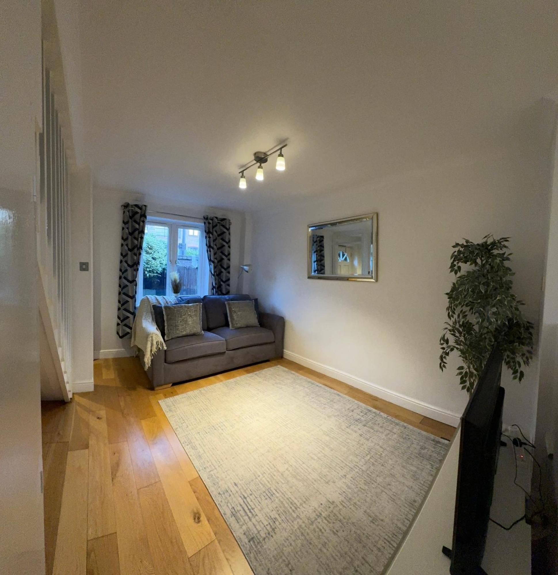 2 Bed House Near Canary Wharf * Londen