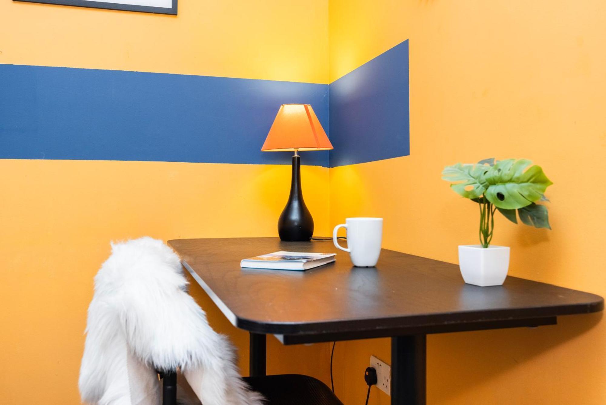 Vibrant Fresh Flat Near The Station - New Cross - Goldsmiths Lägenhet London