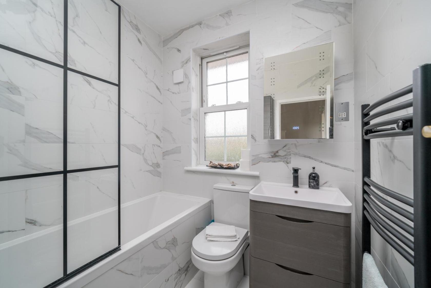Urban Escape - Spacious 3-bedroom Close To Canary Wharf Ferienhaus *