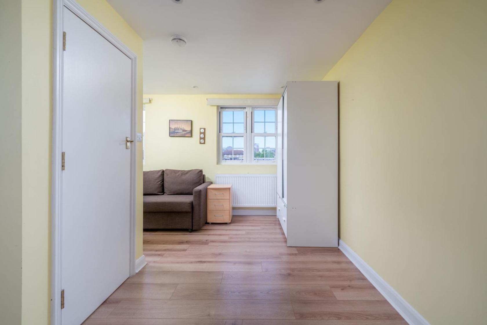 Ferienhaus Urban Escape - Spacious 3-bedroom Close To Canary Wharf London