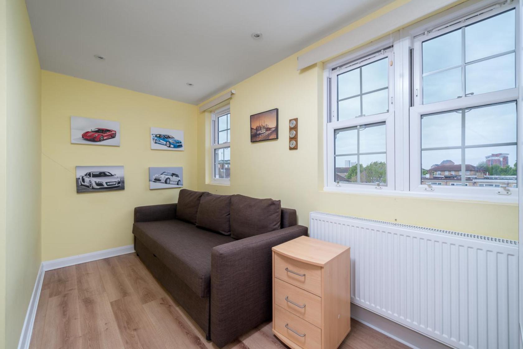 Urban Escape - Spacious 3-bedroom Close To Canary Wharf London