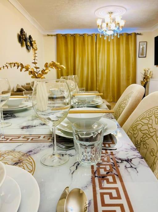 Holiday home Beautiful 3bd Family With Huge Private Graden *
