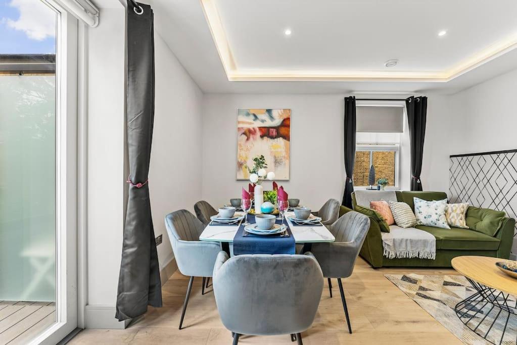 Stunning 2 Bed Flat In - Sleeps 8 -balcony Appartement Londen