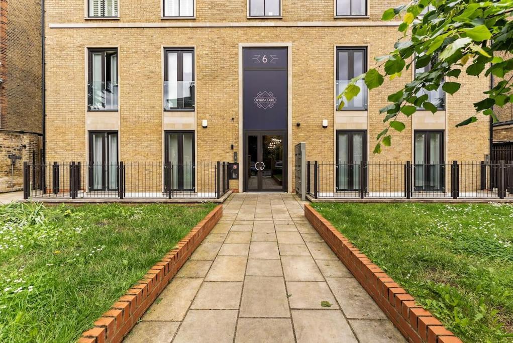 Stunning 2 Bed Flat In - Sleeps 8 -balcony Appartement