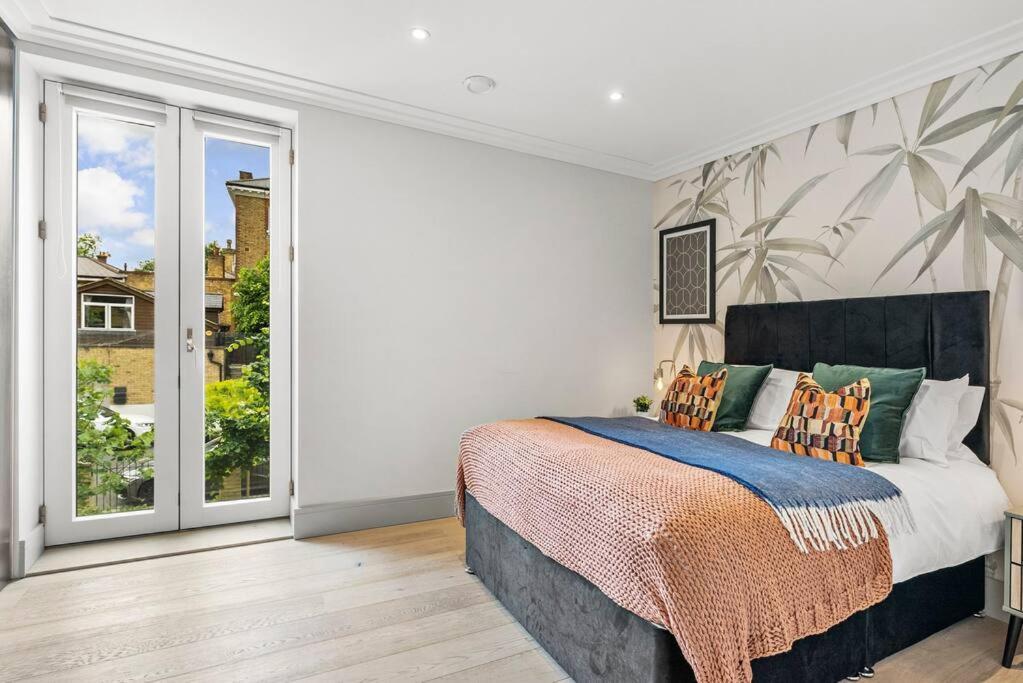 Stunning 2 Bed Flat In - Sleeps 8 -balcony Appartement *