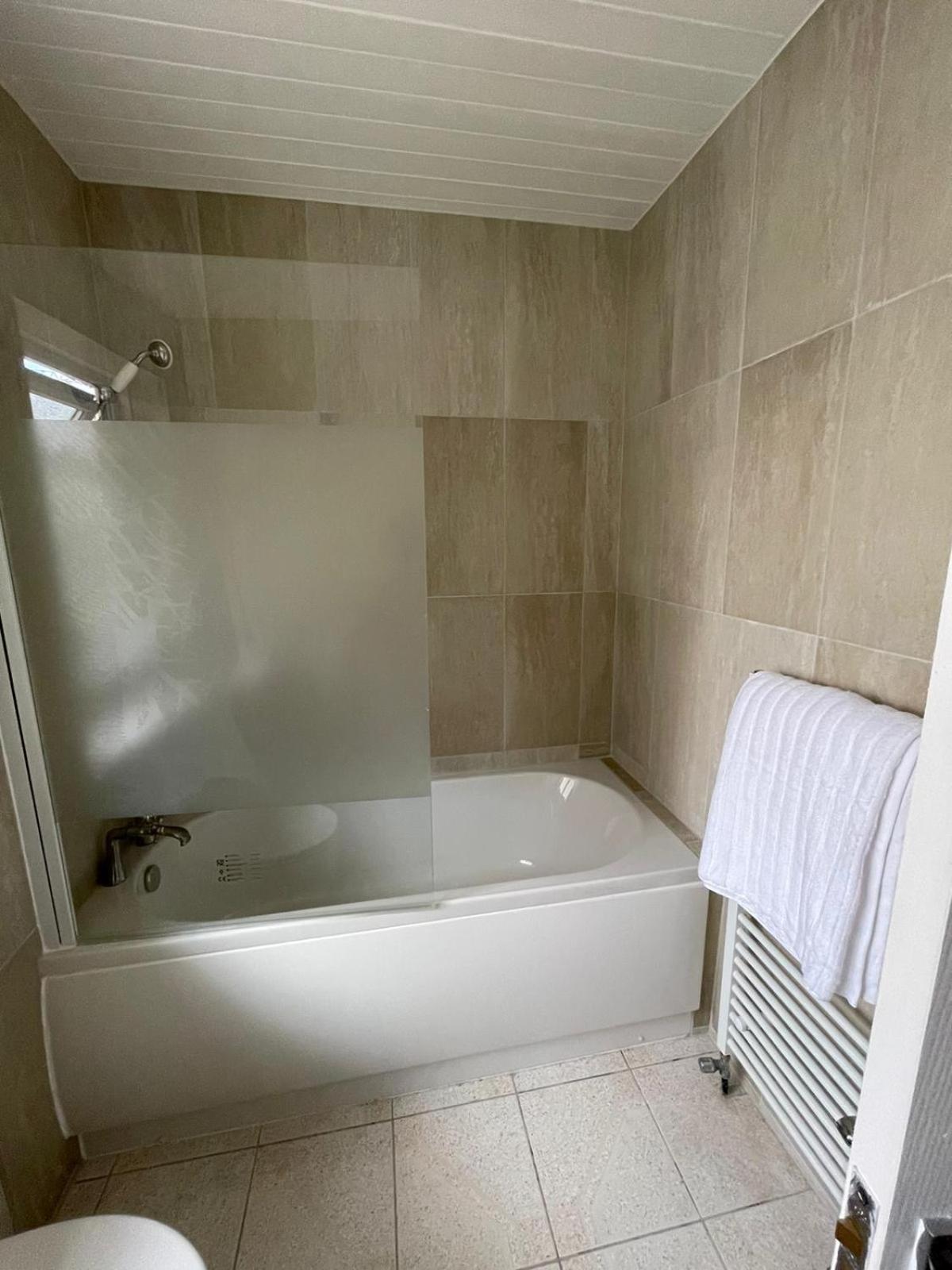 Lovely Spacious 3 Bedroom House With Sofa Bed, 30 Minutes From Vakantiehuis *