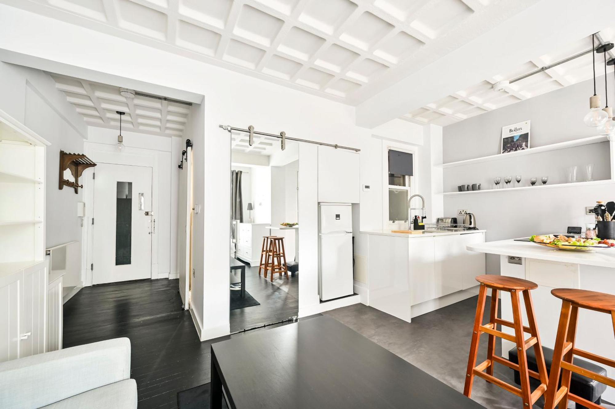 Apartment Beatles-themed Serviced On Abbey Road *