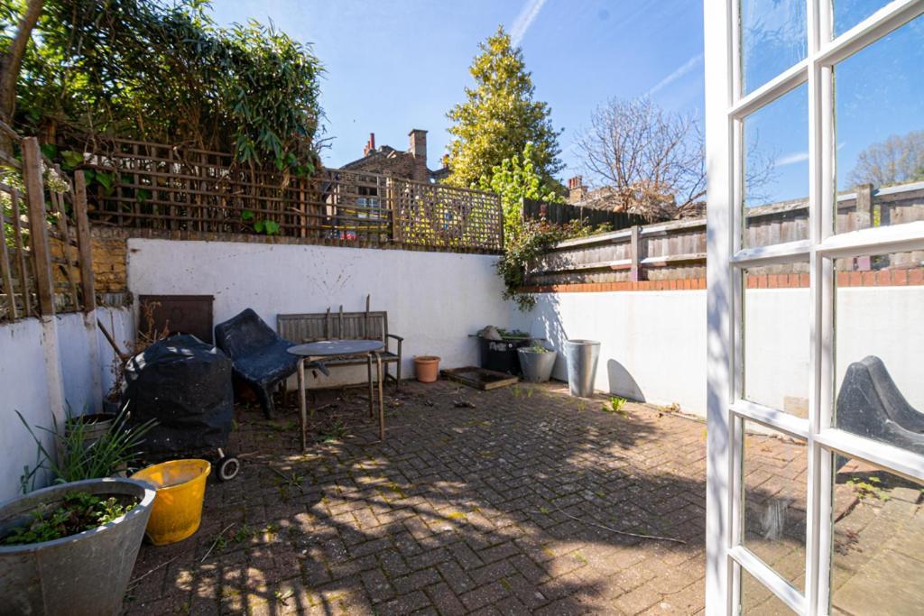Comfy Double Bedroom Guest house London