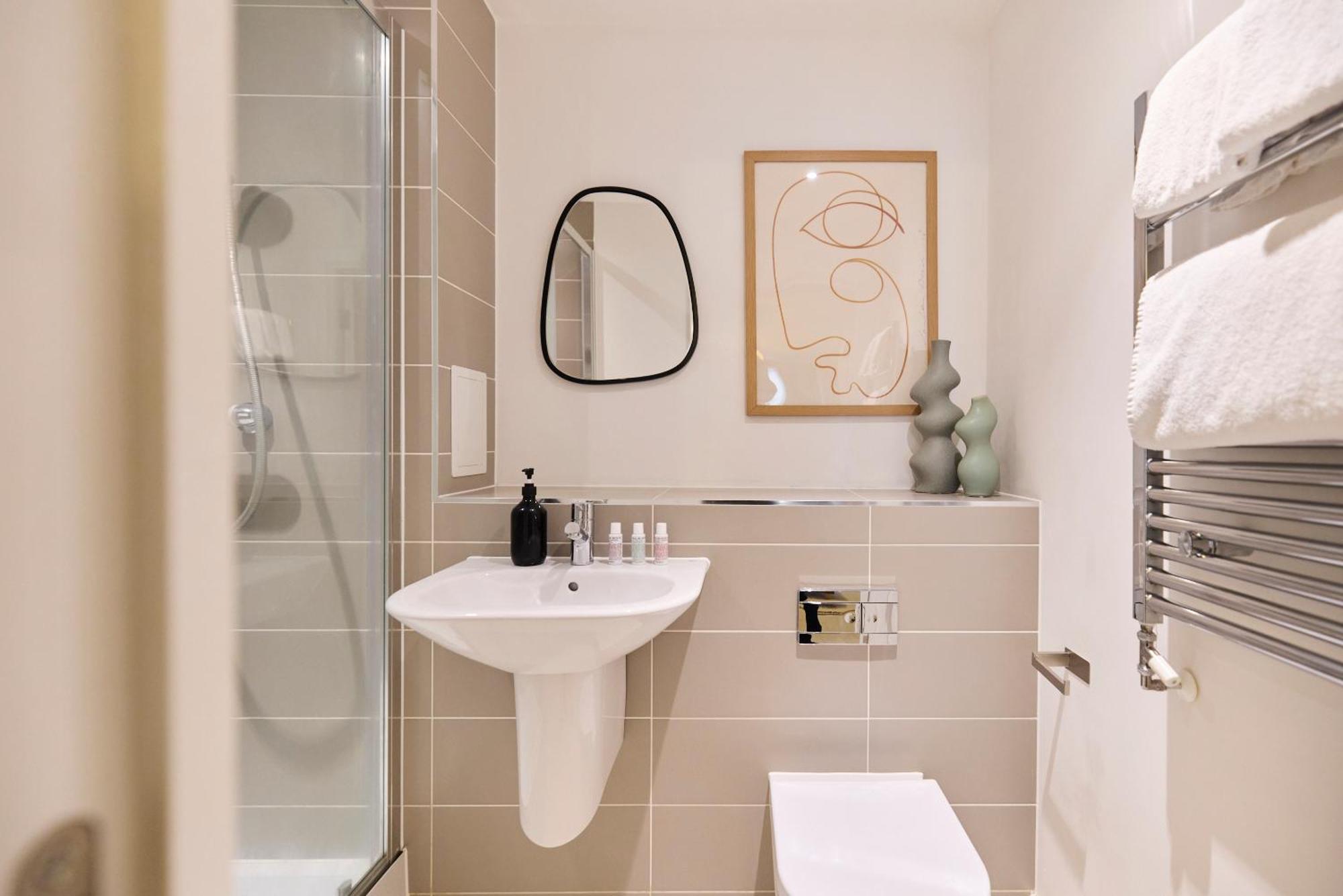 The River Lea Escape - Charming & Bright 2bdr Flat Apartment *