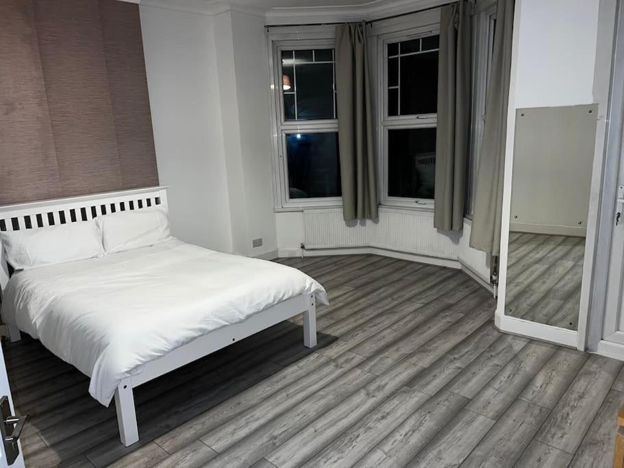 A Beautiful Four Bedroom Family Semesterbostad