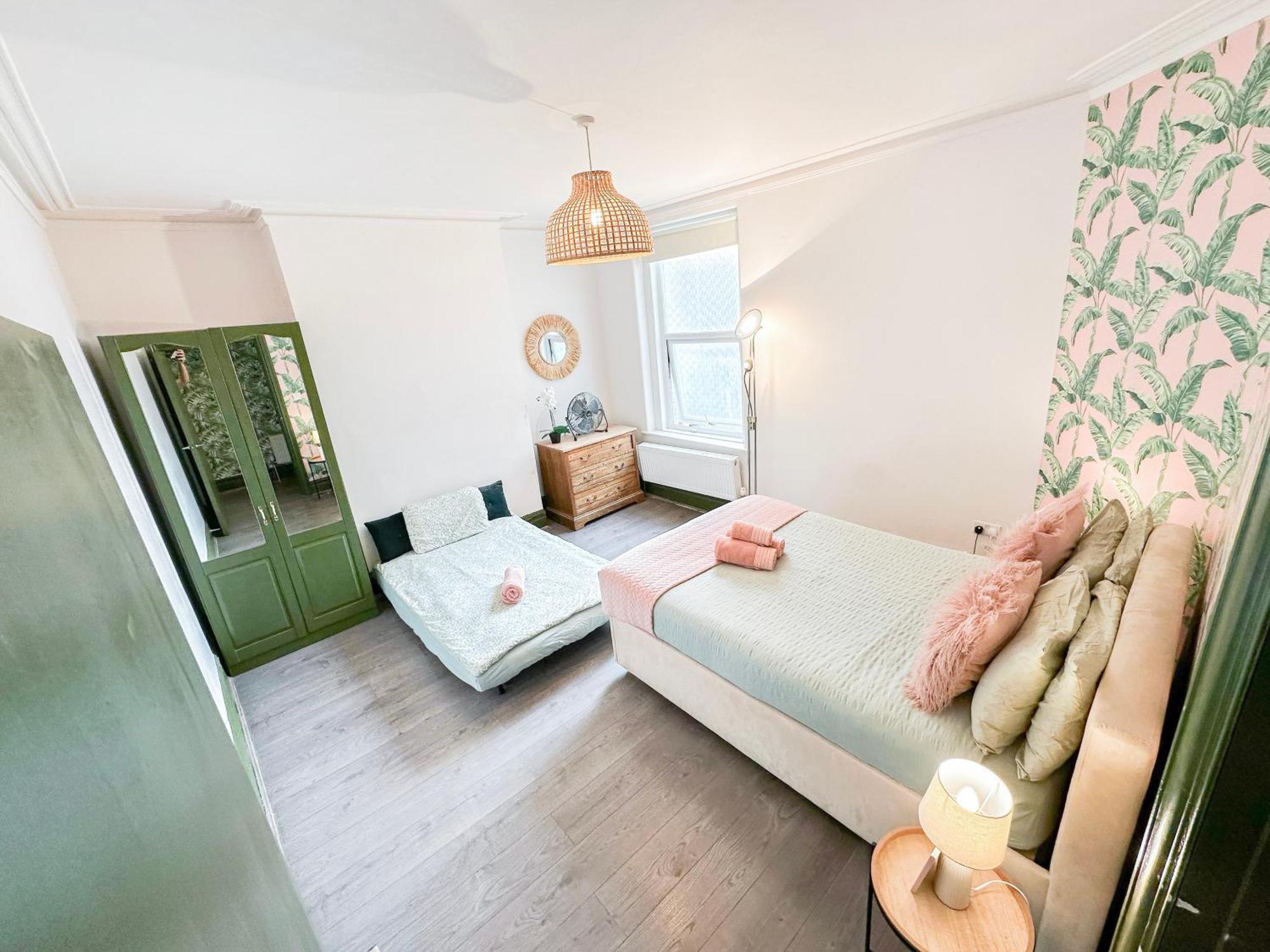 Appartamento 2 Bedroom Flat With Indoor Fireplace In Shepherds Bush, Near White Londra