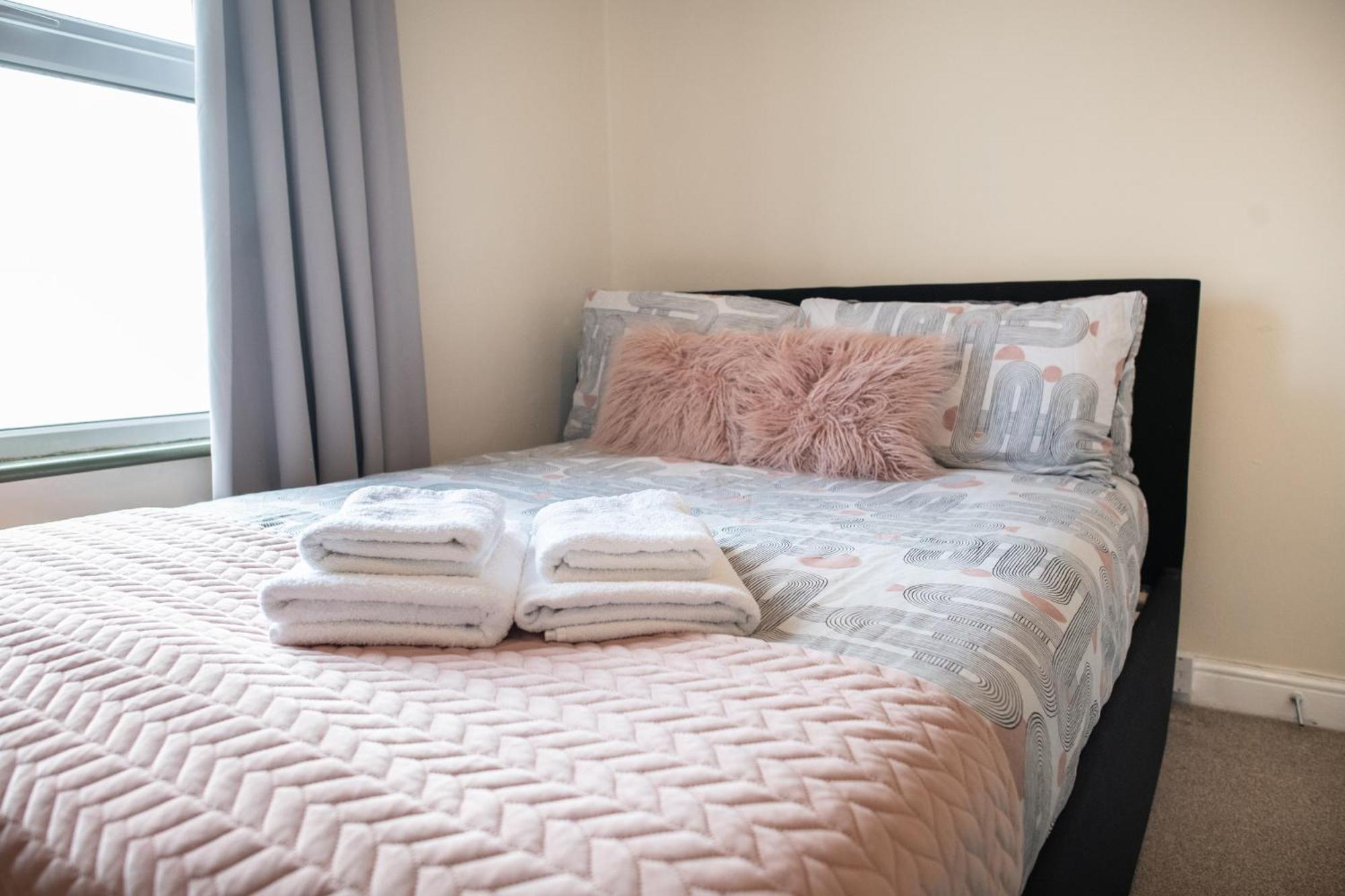 4 Bedroom Flat With High Speed Wi-fi In North Acton, Ealing, West Lejlighed *