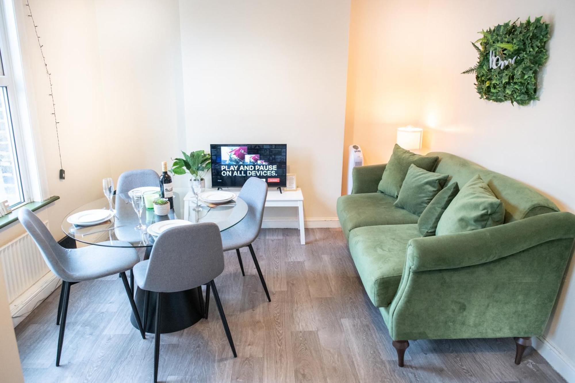 Lejlighed 4 Bedroom Flat With High Speed Wi-fi In North Acton, Ealing, West