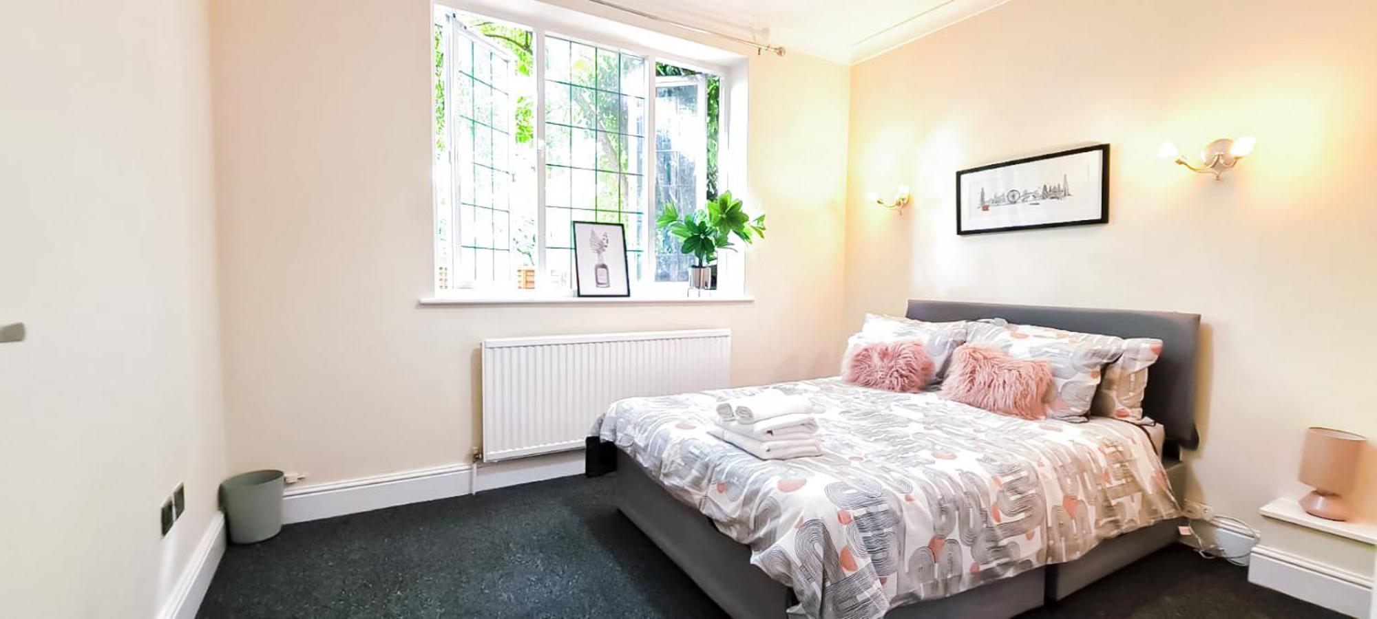 Cosy Near Hampstead Heath With Free On-site Parking & Private Gardens, Golders Green Appartement