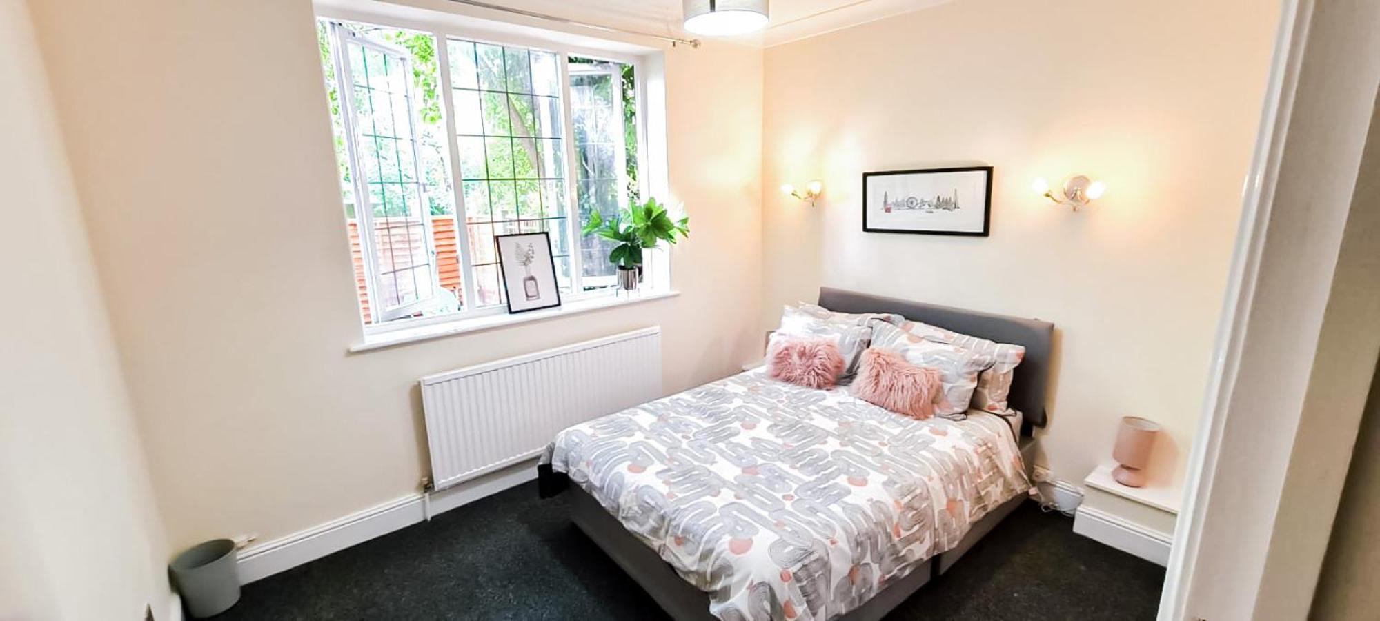Cosy Near Hampstead Heath With Free On-site Parking & Private Gardens, Golders Green Appartement *
