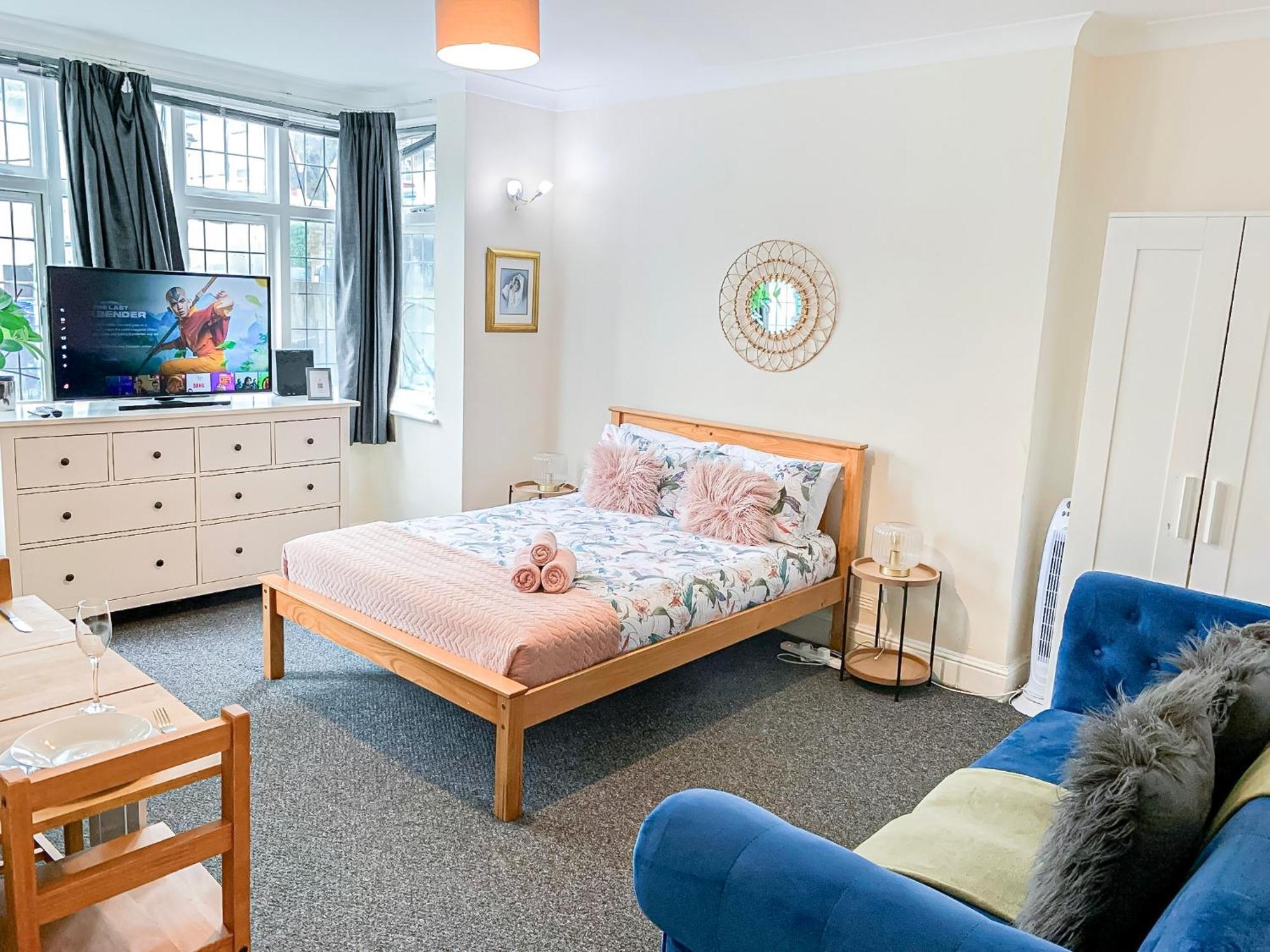 Appartement Cosy Near Hampstead Heath With Free On-site Parking & Private Gardens, Golders Green Londen