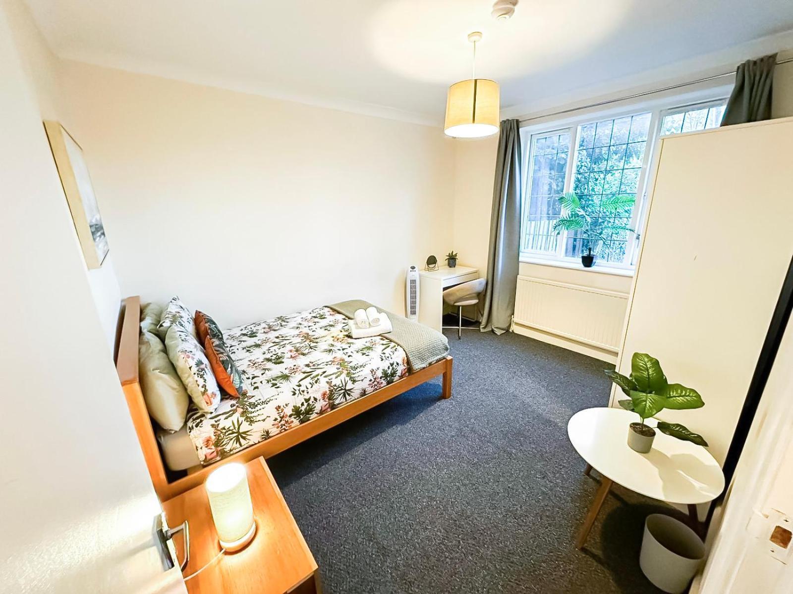 Appartement Cosy Near Hampstead Heath With Free On-site Parking & Private Gardens, Golders Green