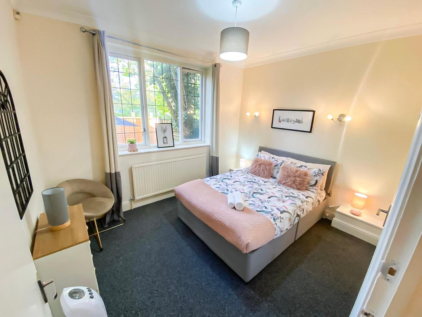 Appartement Cosy Near Hampstead Heath With Free On-site Parking & Private Gardens, Golders Green Londen