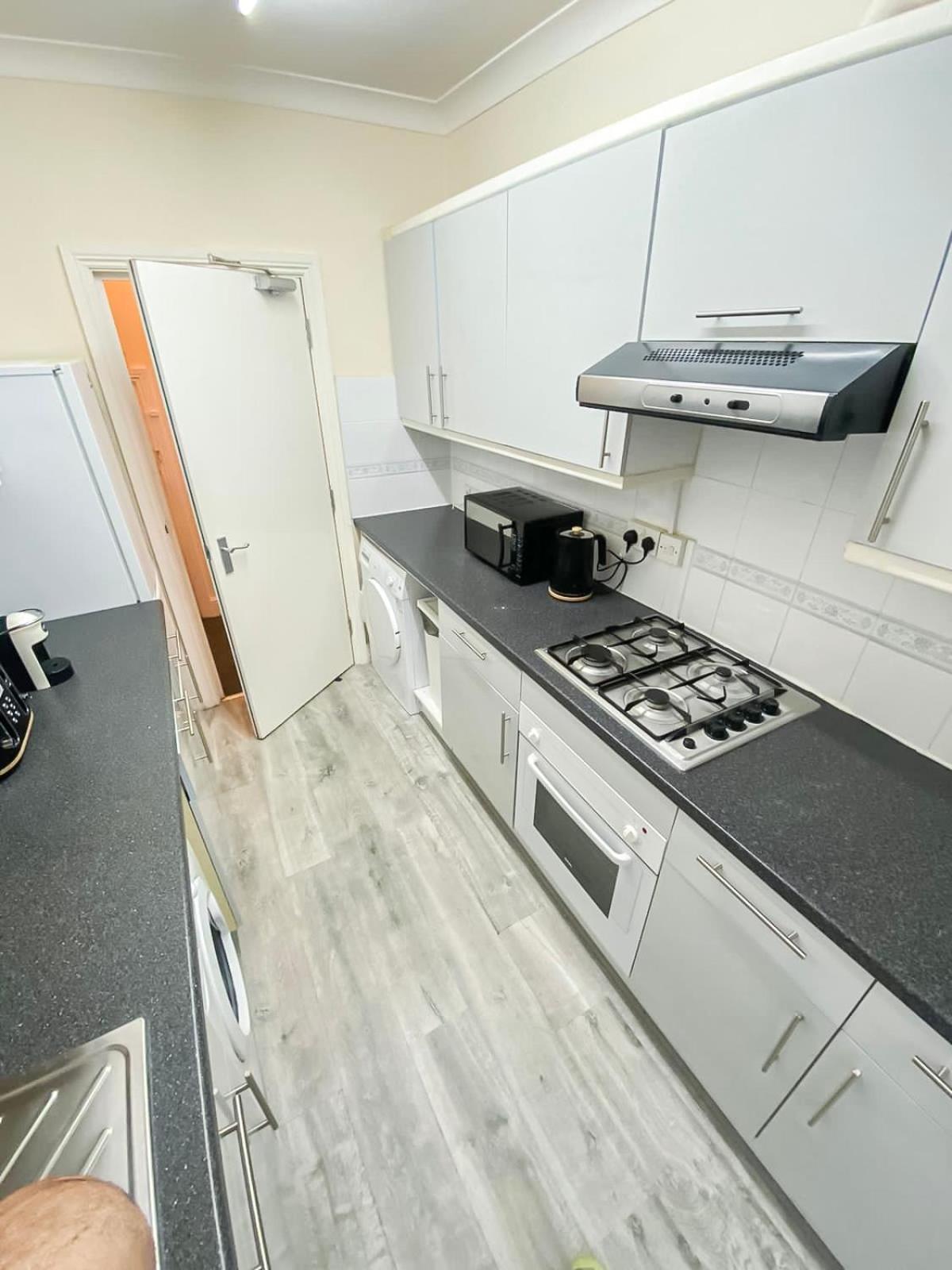 Cosy Near Hampstead Heath With Free On-site Parking & Private Gardens, Golders Green