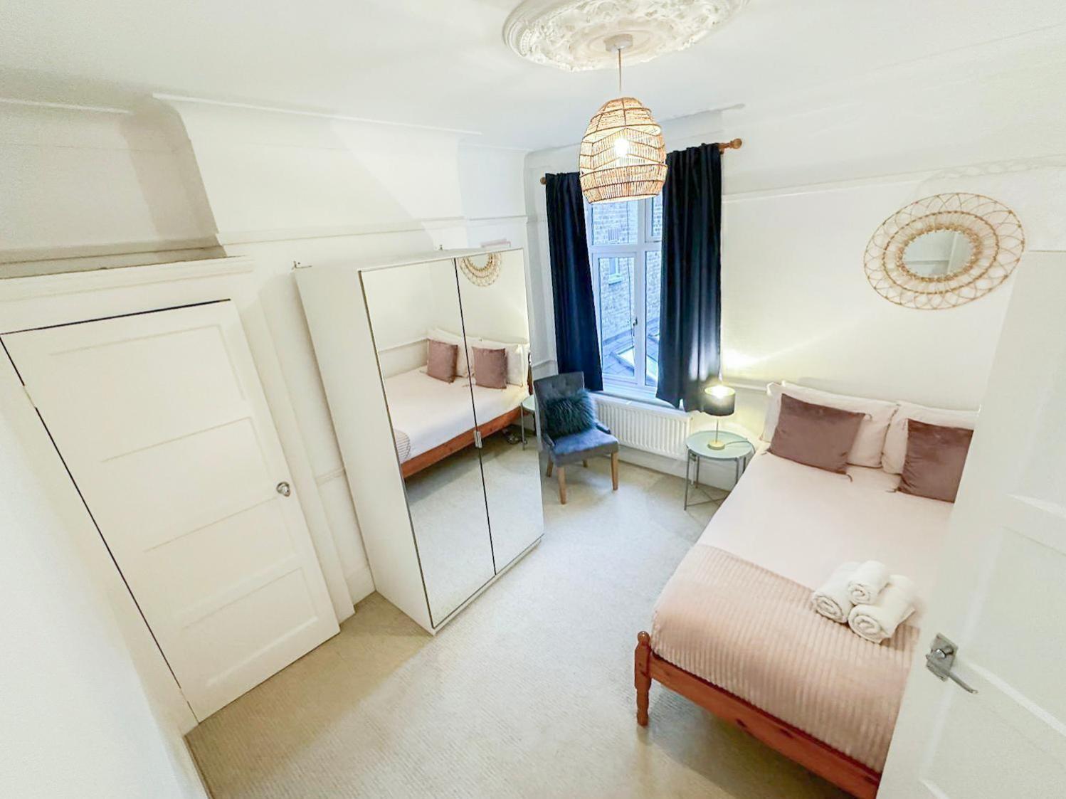 Lovely 3 Bedroom Maisonette With Private Roof Terrace In Hammersmith Londra