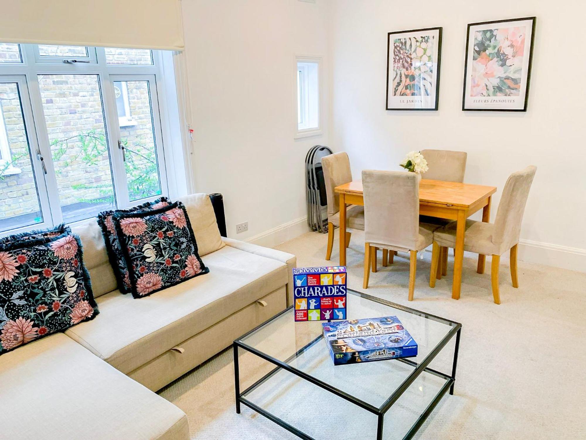Lovely 3 Bedroom Maisonette With Private Roof Terrace In Hammersmith Londra