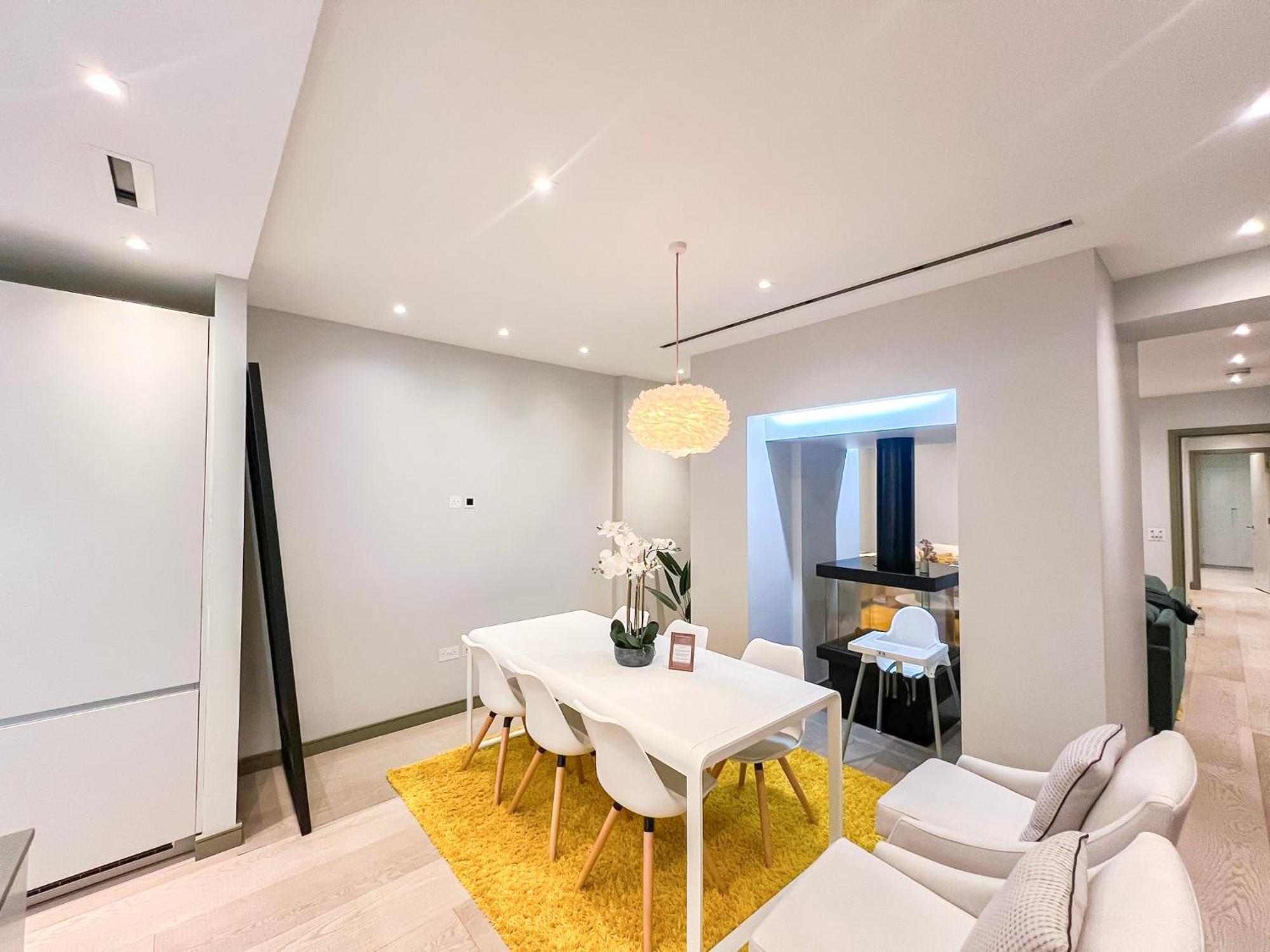 Posh 3 Bedroom Flat With Terrace And Indoor Fireplace In Mayfair, Near Hyde Park London