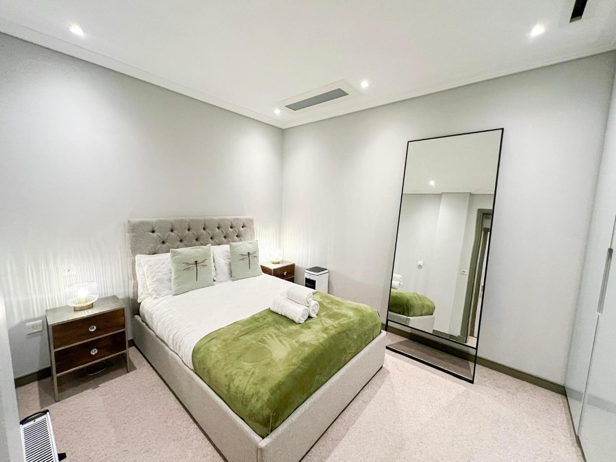 Posh 3 Bedroom Flat With Terrace And Indoor Fireplace In Mayfair, Near Hyde Park * London