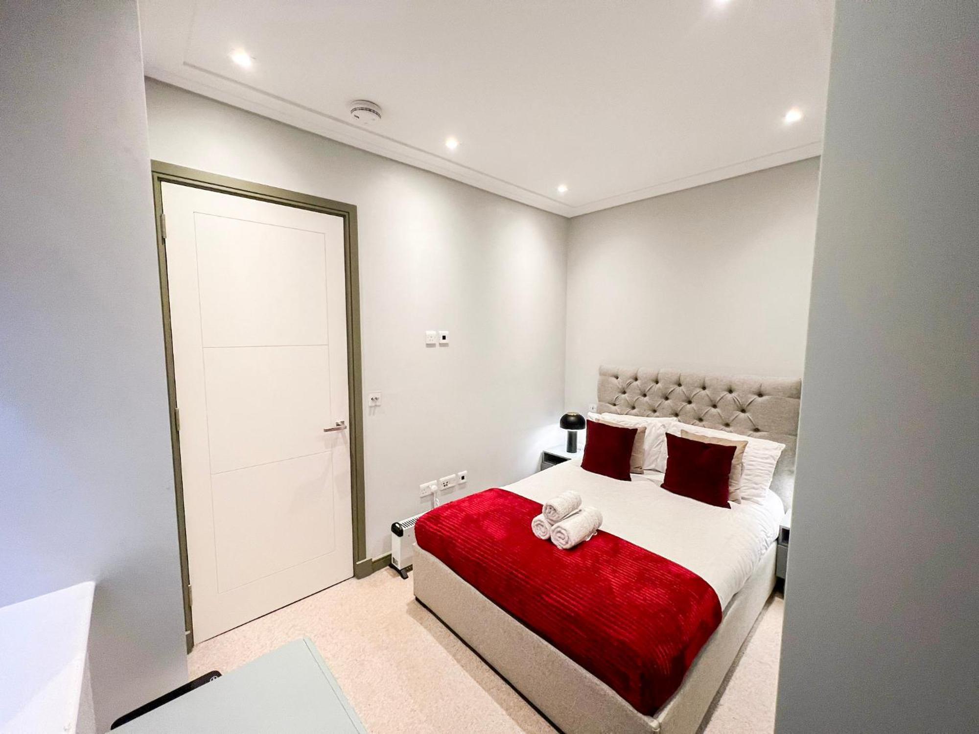 Apartment Posh 3 Bedroom Flat With Terrace And Indoor Fireplace In Mayfair, Near Hyde Park