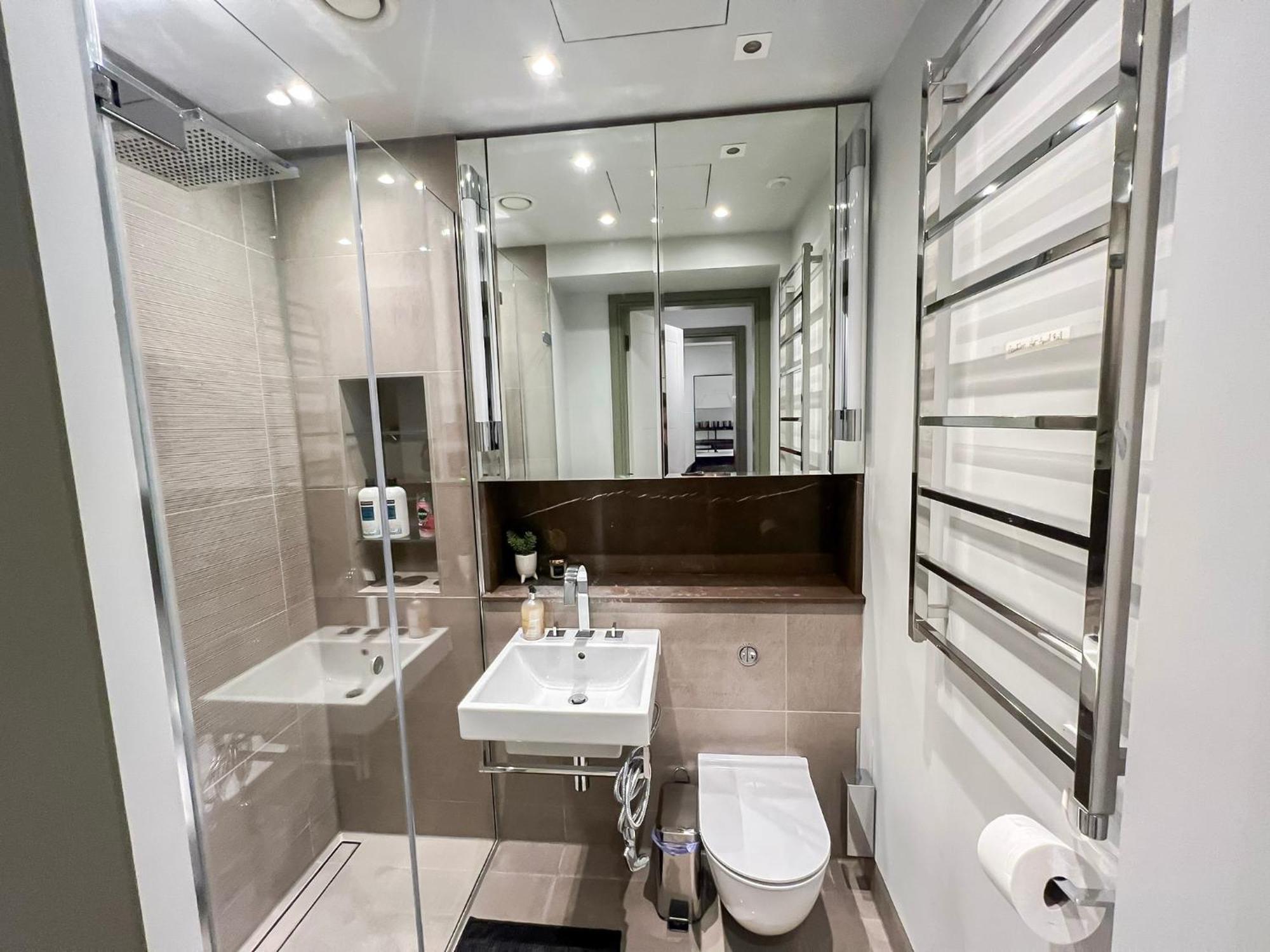 Posh 3 Bedroom Flat With Terrace And Indoor Fireplace In Mayfair, Near Hyde Park Apartment London