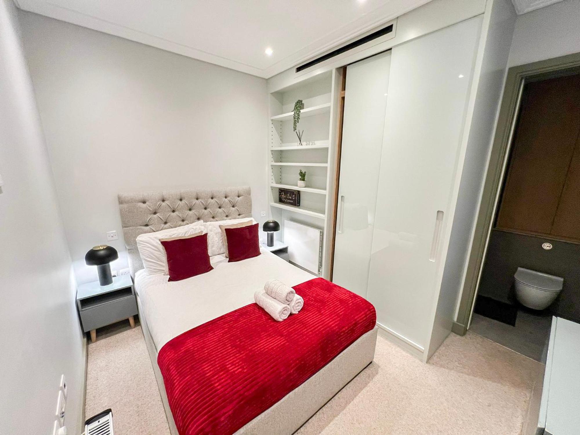 Posh 3 Bedroom Flat With Terrace And Indoor Fireplace In Mayfair, Near Hyde Park * London