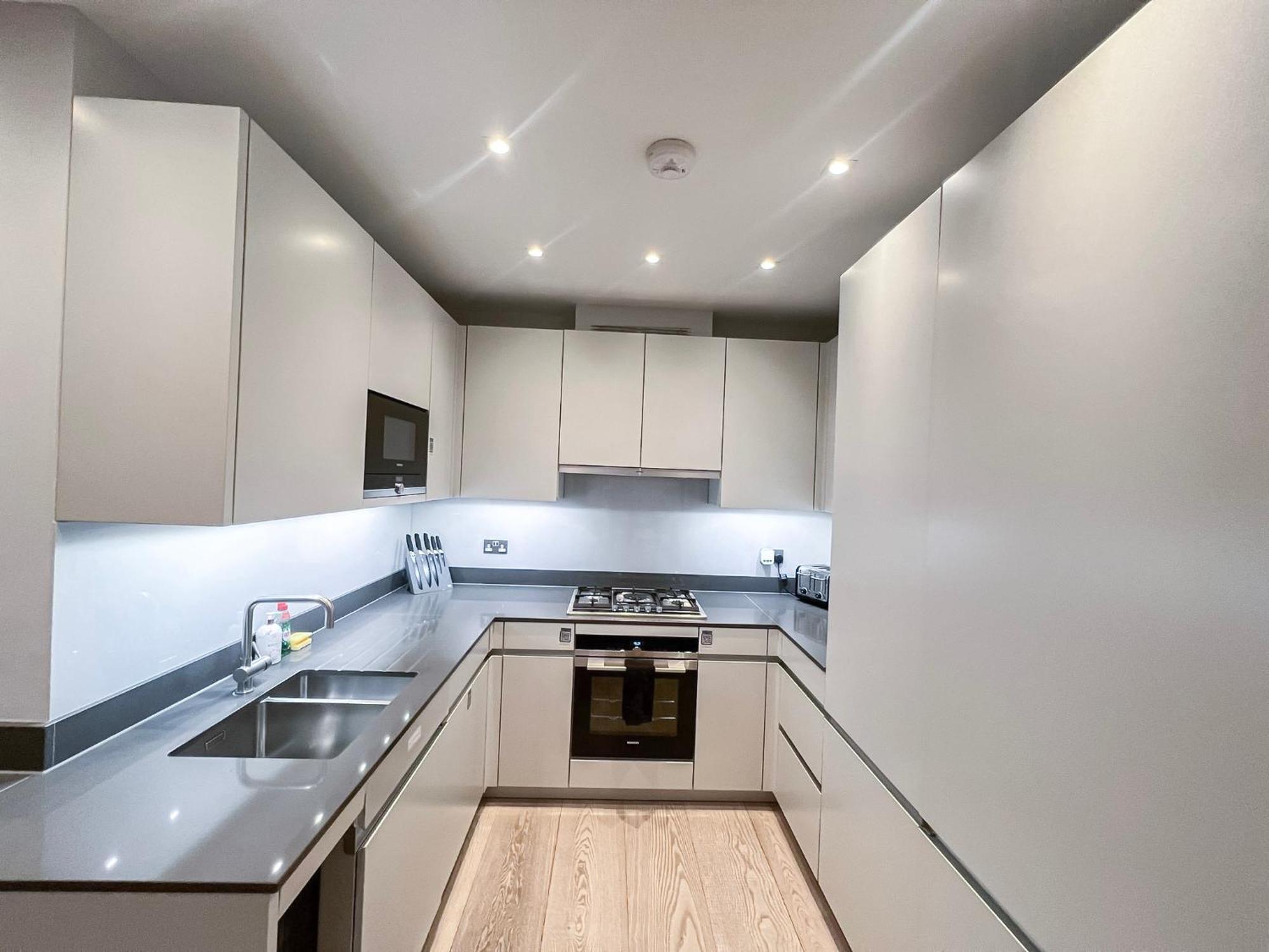 Posh 3 Bedroom Flat With Terrace And Indoor Fireplace In Mayfair, Near Hyde Park Apartment *