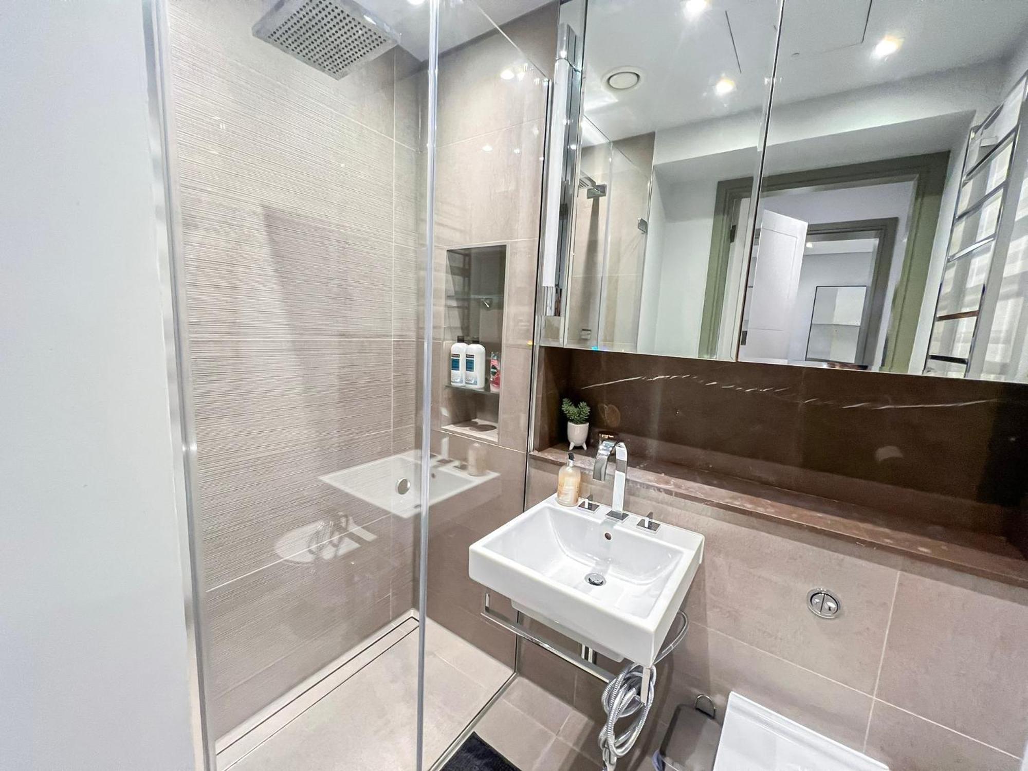 Apartment Posh 3 Bedroom Flat With Terrace And Indoor Fireplace In Mayfair, Near Hyde Park *