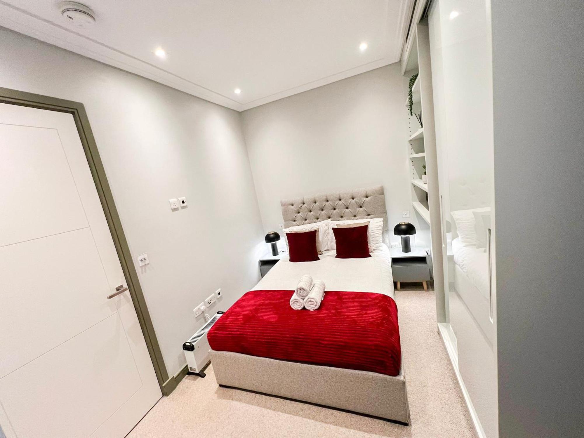 Posh 3 Bedroom Flat With Terrace And Indoor Fireplace In Mayfair, Near Hyde Park * London