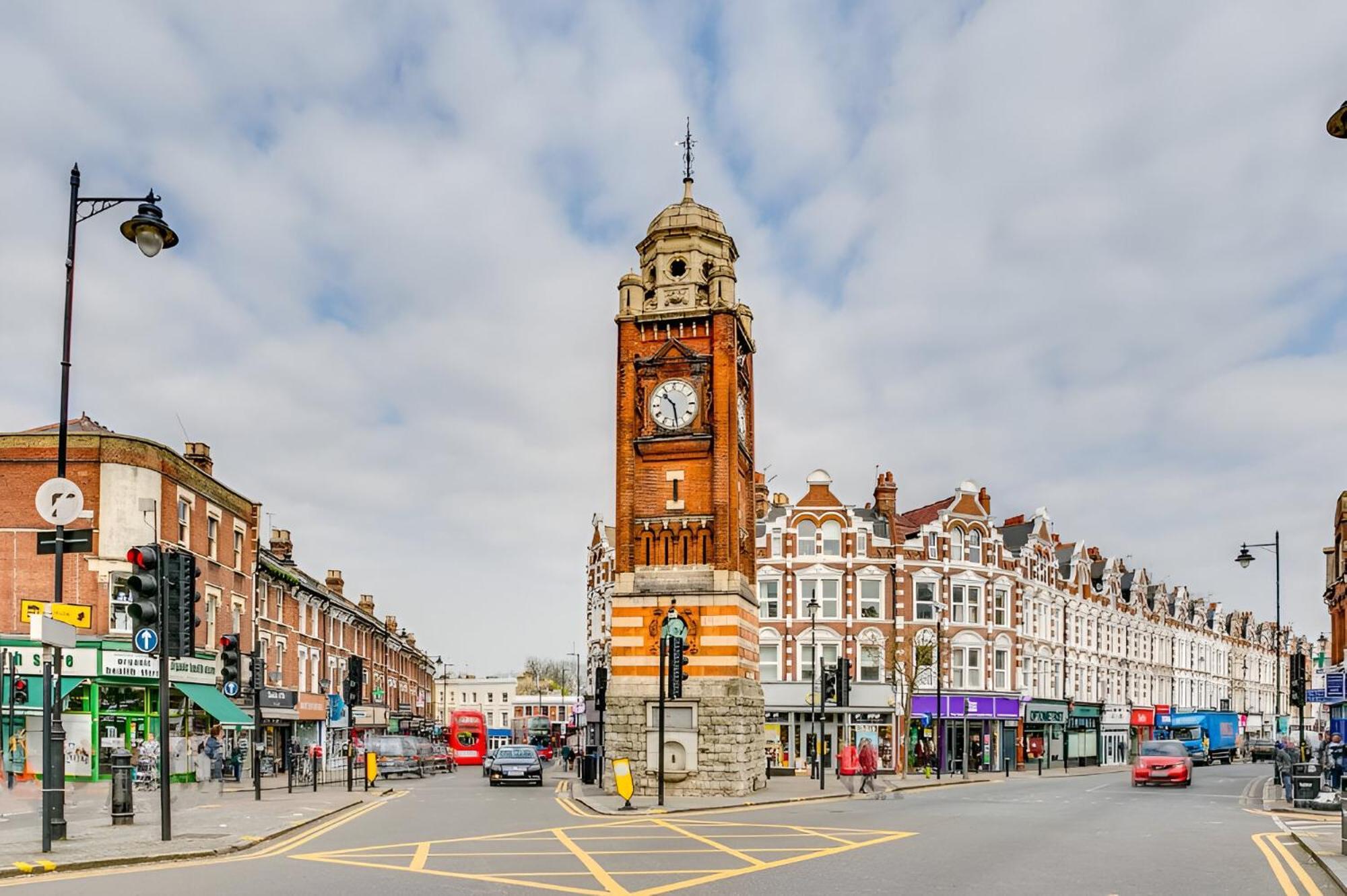 Appartamento Lovely Two Bedroom With Ensuite Bathrooms Londra