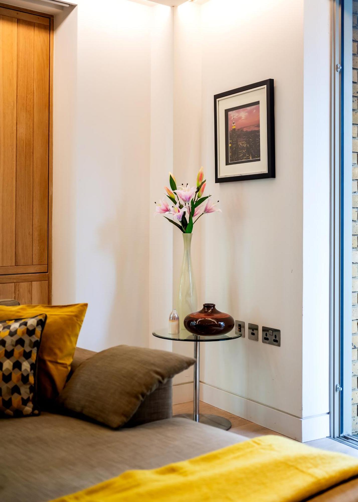Arcore Premium Bridge * London