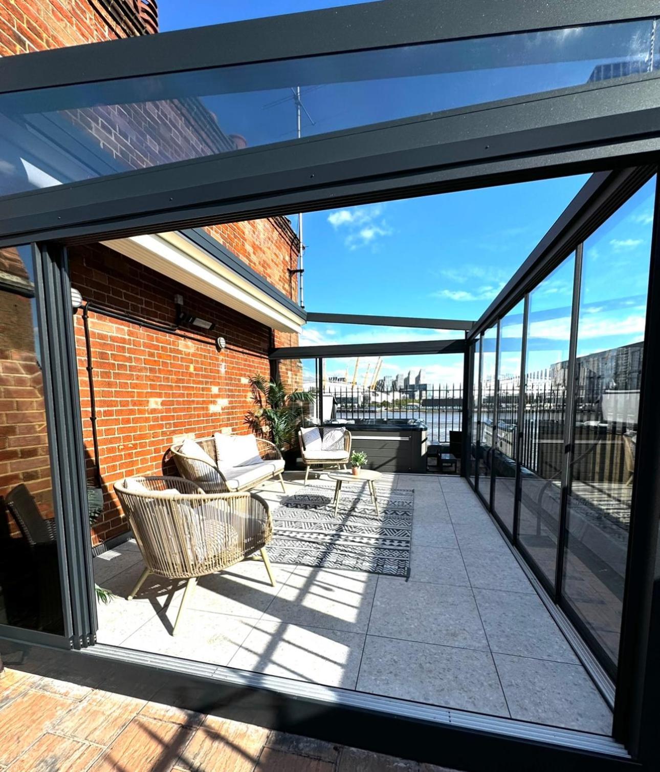 3 X Bedroom Riverside Flat With Hot Tub On Roof Terrace * Londen