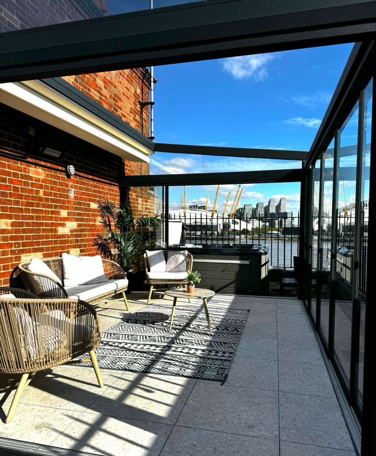 3 X Bedroom Riverside Flat With Hot Tub On Roof Terrace Appartement *
