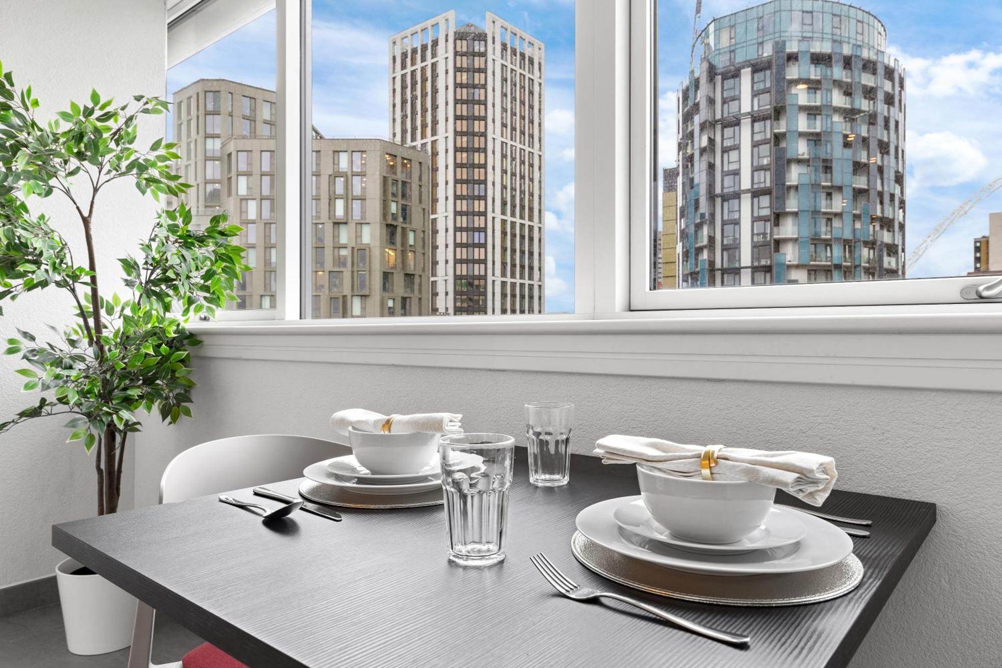 Stylish Retreats On Olympic Way Apartment
