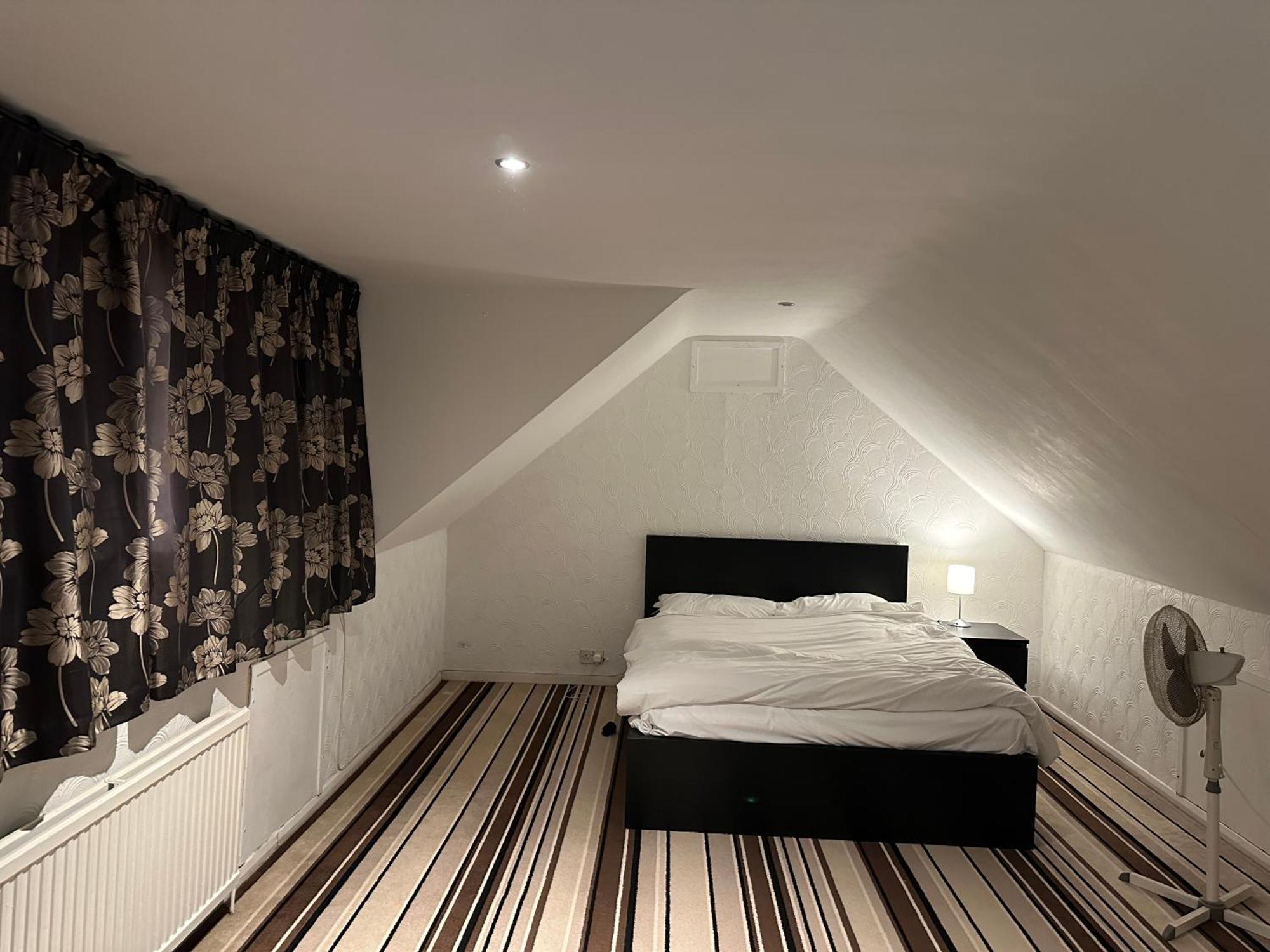 Semesterbostad Spacious 4bd Near Gatwick & Ldn Links