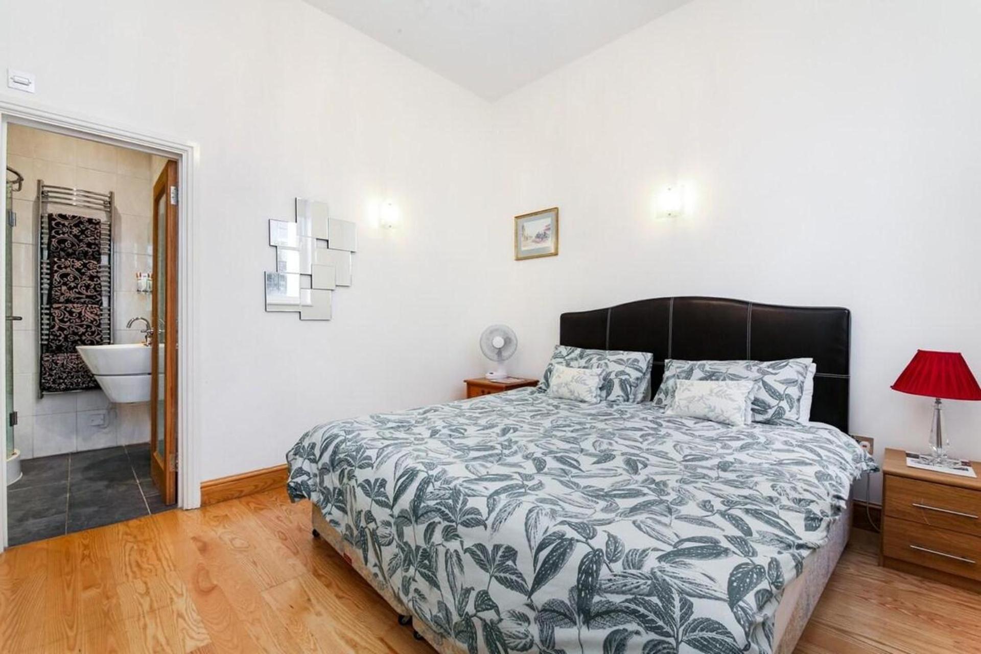 Specious Family Kensington House - 5 Bedrooms Ferienhaus