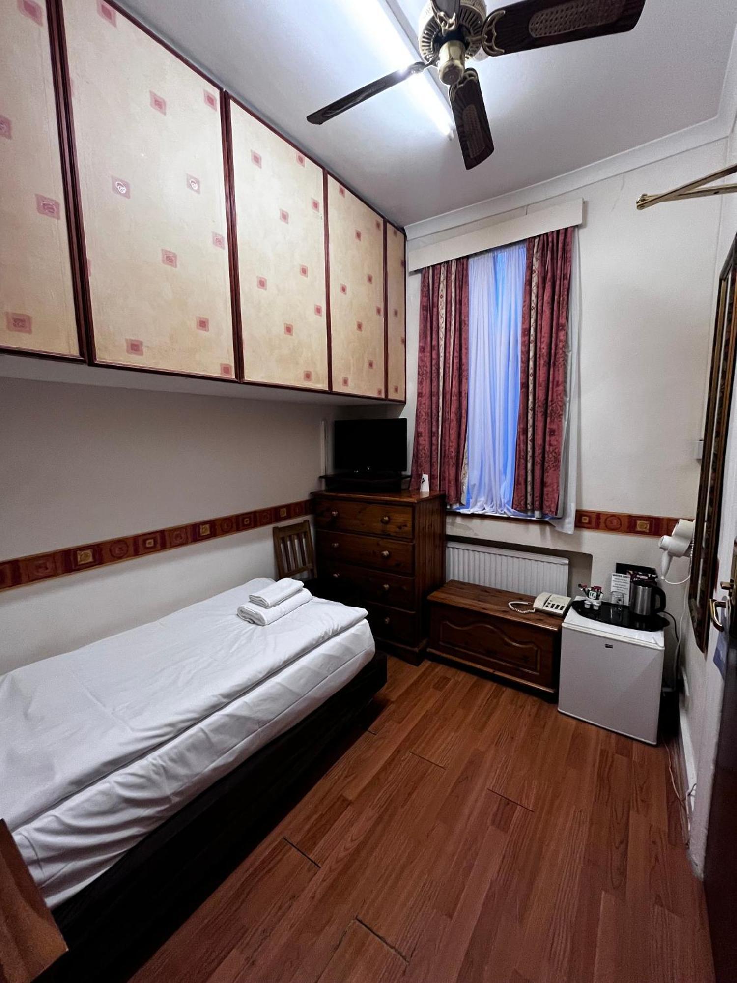 Dolphin Hotel