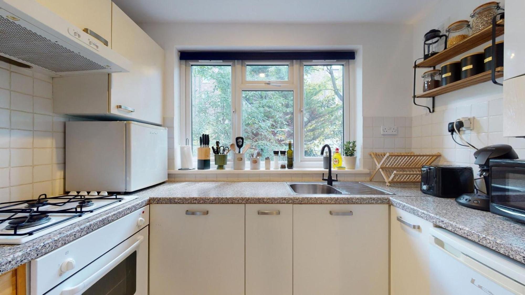 1 Bedroom Superior Apartment In Kilburn *